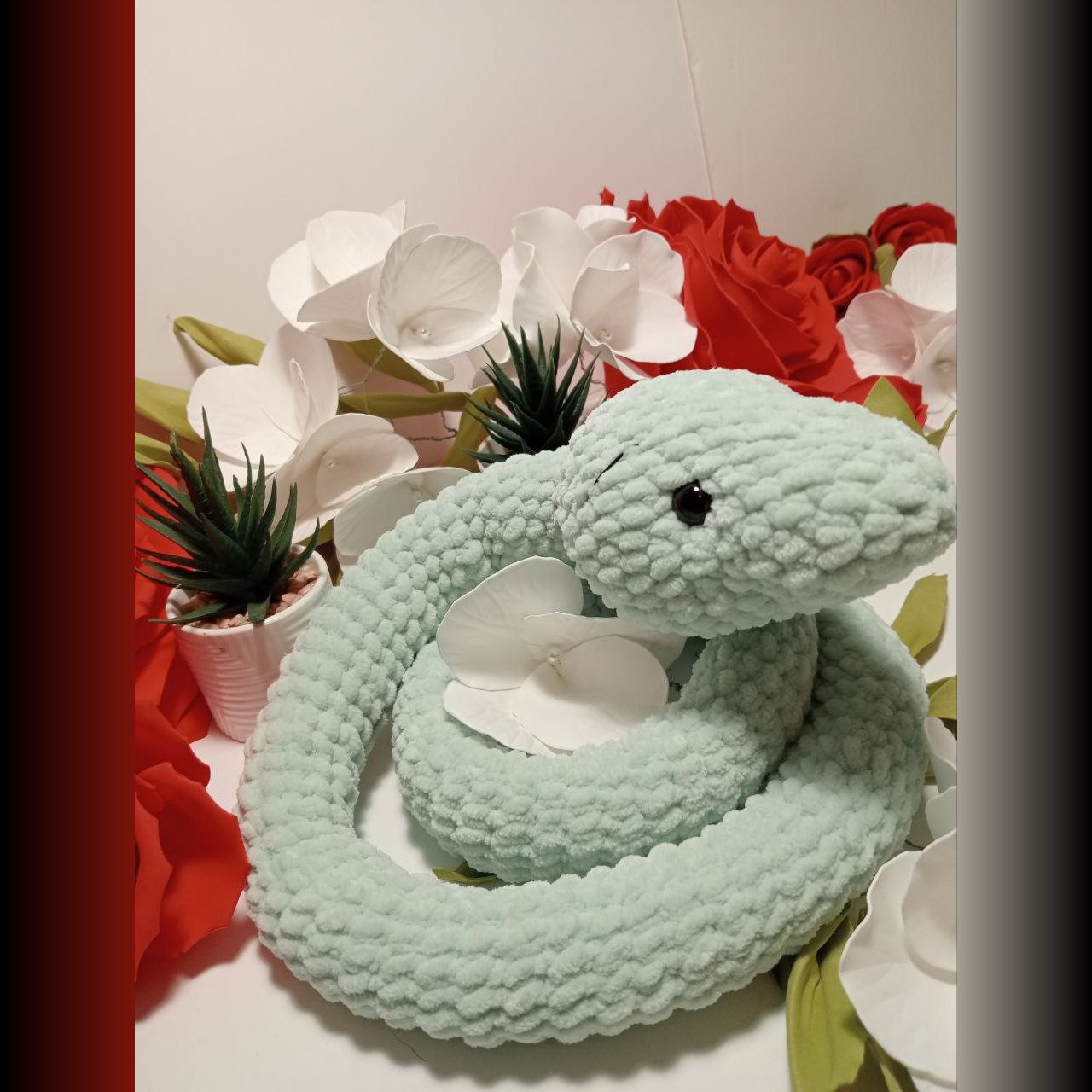 Serpiente tejida con lana de felpa