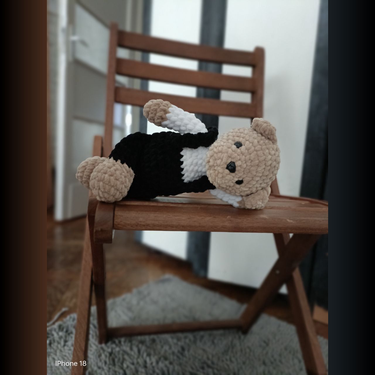 Osito de peluche de interior con un elegante traje
