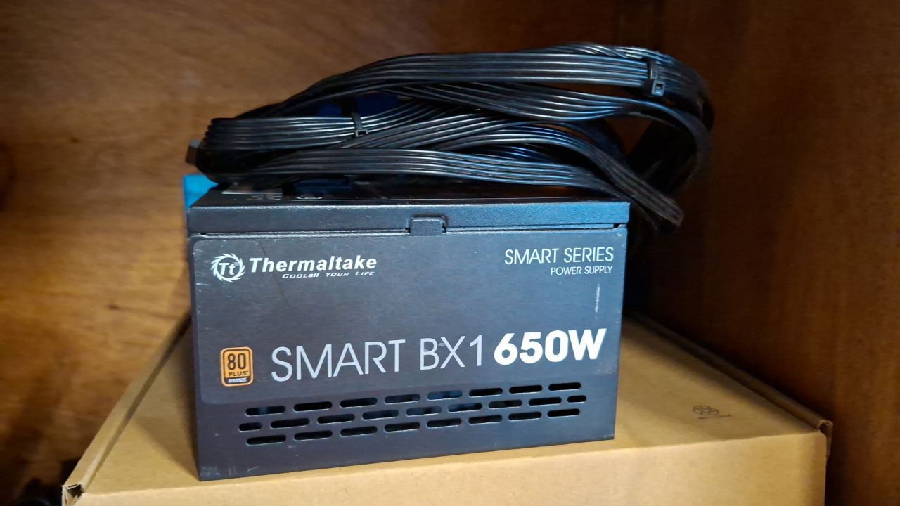 Thermaltake ATX 650 W 110V/220V Automático (Full Range)