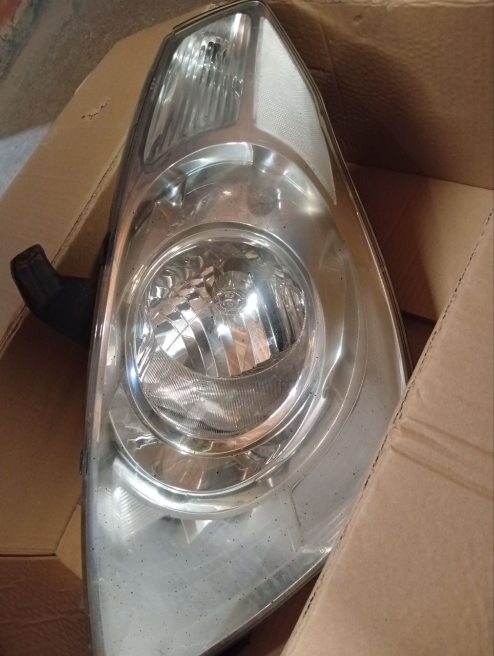 Faro derecho Hyundai Grand Starex 2007-2015