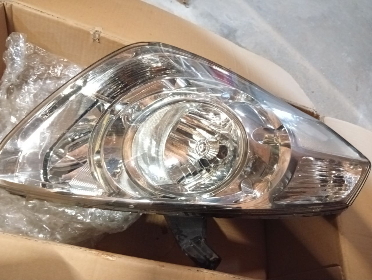 Faro izquierdo Hyundai Grand Starex 2007-2015