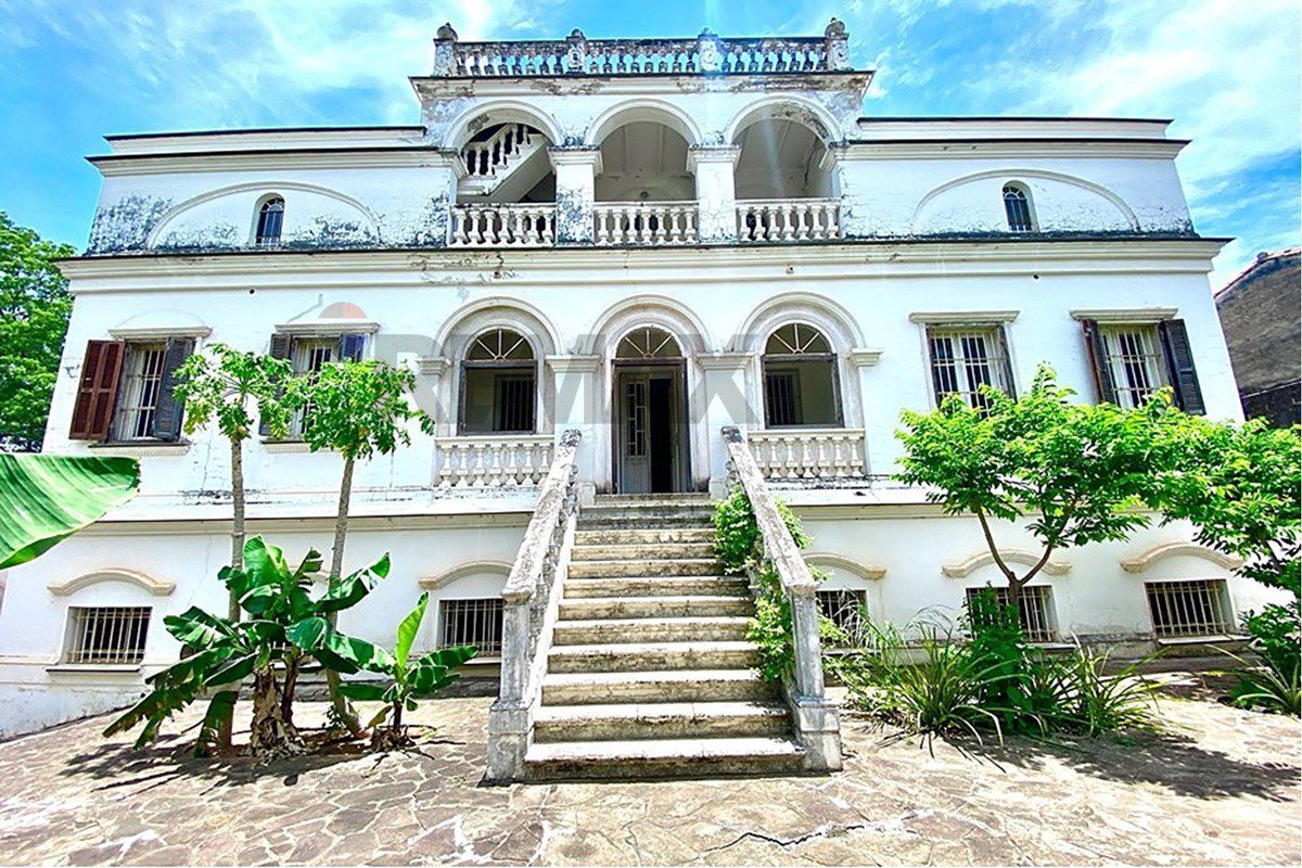 Mansión Colonial de Lujo en Lambaré