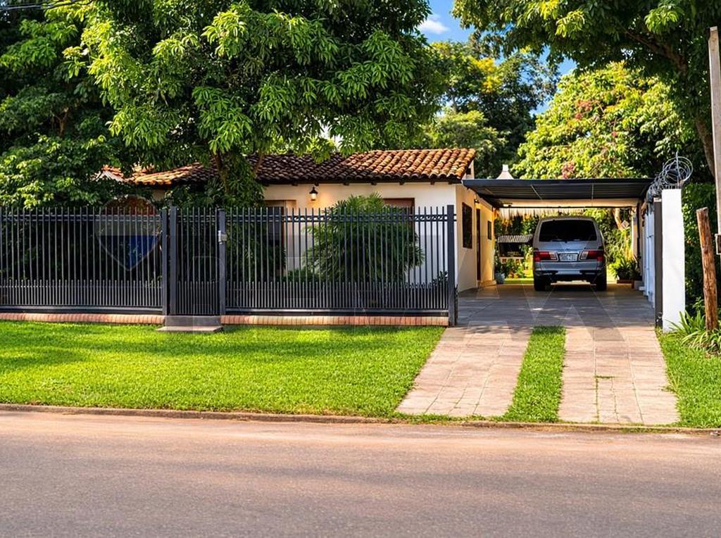 Casa doble en Barrio Reducto, San Lorenzo - 360 m²