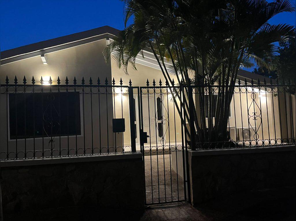Alquilo Casal en Luque B° Palmares COD 6795