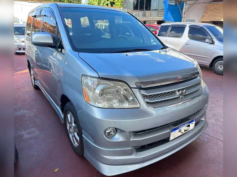 Toyota Noah (2nd gen) 2004 Gasolina